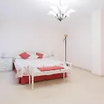 Apartamento Aparment Neptuno- Located On The Promenade A Few Metres From The Beach. Estepona